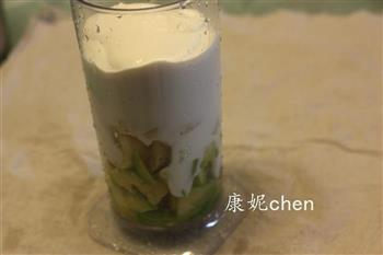 牛油果思慕雪怎么做，牛油果思慕雪怎么做好吃，牛油果思慕雪做法
