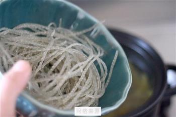清炖牛肉粉丝汤怎么做，清炖牛肉粉丝汤怎么做好吃，清炖牛肉粉丝汤做法