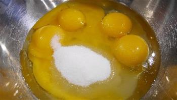 柔软细腻的奶酪炼乳蛋糕怎么做，柔软细腻的奶酪炼乳蛋糕怎么做好吃，柔软细腻的奶酪炼乳蛋糕做法