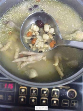 鸡脚眉豆花生汤怎么做，鸡脚眉豆花生汤怎么做好吃，鸡脚眉豆花生汤做法