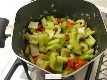 香草蔬菜炖牛肉怎么做，香草蔬菜炖牛肉怎么做好吃，香草蔬菜炖牛肉做法