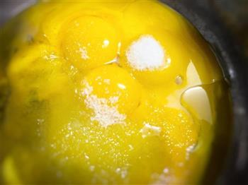 8寸戚风蛋糕怎么做，8寸戚风蛋糕怎么做好吃，8寸戚风蛋糕做法