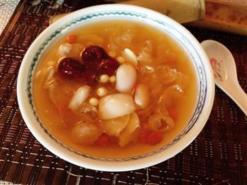 百合雪耳糖水-堪称女人的燕窝怎么做，百合雪耳糖水-堪称女人的燕窝怎么做好吃，百合雪耳糖水-堪称女人的燕窝做法