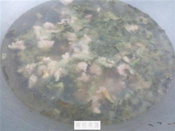 酸菜肉片蘑菇汤怎么做，酸菜肉片蘑菇汤怎么做好吃，酸菜肉片蘑菇汤做法
