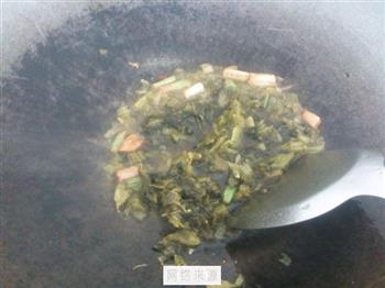 酸菜肉片蘑菇汤怎么做，酸菜肉片蘑菇汤怎么做好吃，酸菜肉片蘑菇汤做法