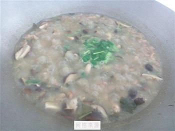 酸菜肉片蘑菇汤怎么做，酸菜肉片蘑菇汤怎么做好吃，酸菜肉片蘑菇汤做法