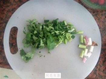 酸菜肉片蘑菇汤怎么做，酸菜肉片蘑菇汤怎么做好吃，酸菜肉片蘑菇汤做法