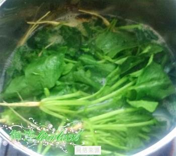 咸蛋皮蛋汤菠菜怎么做，咸蛋皮蛋汤菠菜怎么做好吃，咸蛋皮蛋汤菠菜做法