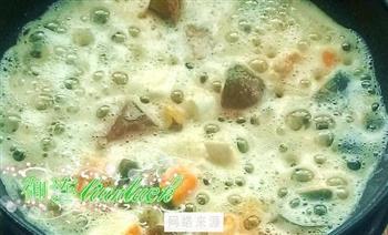 咸蛋皮蛋汤菠菜怎么做，咸蛋皮蛋汤菠菜怎么做好吃，咸蛋皮蛋汤菠菜做法