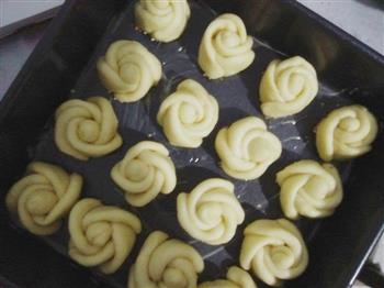 玫瑰花椰蓉面包怎么做，玫瑰花椰蓉面包怎么做好吃，玫瑰花椰蓉面包做法