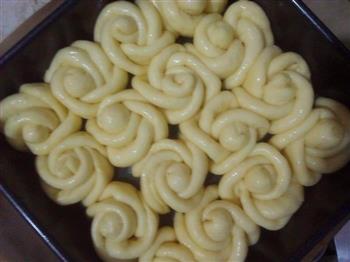 玫瑰花椰蓉面包怎么做，玫瑰花椰蓉面包怎么做好吃，玫瑰花椰蓉面包做法