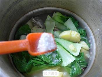 青菜土豆肉骨汤怎么做，青菜土豆肉骨汤怎么做好吃，青菜土豆肉骨汤做法