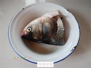 鱼头粉皮煲怎么做，鱼头粉皮煲怎么做好吃，鱼头粉皮煲做法