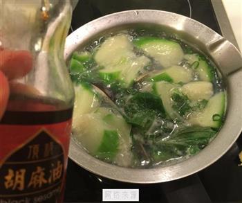 九层塔蛤蜊丝瓜汤怎么做，九层塔蛤蜊丝瓜汤怎么做好吃，九层塔蛤蜊丝瓜汤做法