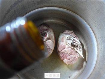 黄花菜青菜小蹄髈汤怎么做，黄花菜青菜小蹄髈汤怎么做好吃，黄花菜青菜小蹄髈汤做法