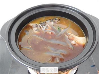 鱼头粉皮煲怎么做，鱼头粉皮煲怎么做好吃，鱼头粉皮煲做法