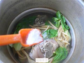 黄花菜青菜小蹄髈汤怎么做，黄花菜青菜小蹄髈汤怎么做好吃，黄花菜青菜小蹄髈汤做法