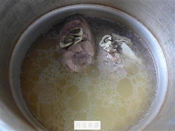 黄花菜青菜小蹄髈汤怎么做，黄花菜青菜小蹄髈汤怎么做好吃，黄花菜青菜小蹄髈汤做法