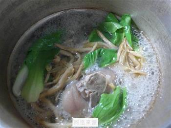 黄花菜青菜小蹄髈汤怎么做，黄花菜青菜小蹄髈汤怎么做好吃，黄花菜青菜小蹄髈汤做法