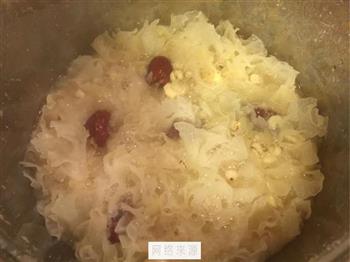 雪耳莲子汤怎么做，雪耳莲子汤怎么做好吃，雪耳莲子汤做法