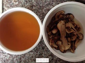 松茸龙骨汤怎么做，松茸龙骨汤怎么做好吃，松茸龙骨汤做法