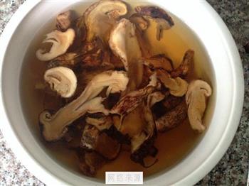 松茸龙骨汤怎么做，松茸龙骨汤怎么做好吃，松茸龙骨汤做法