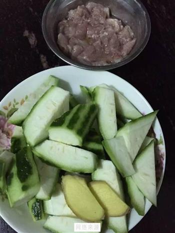 竹笙瘦肉丝瓜汤怎么做，竹笙瘦肉丝瓜汤怎么做好吃，竹笙瘦肉丝瓜汤做法