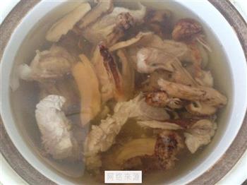 松茸龙骨汤怎么做，松茸龙骨汤怎么做好吃，松茸龙骨汤做法