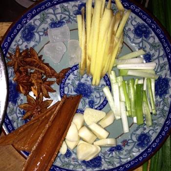 肉烧鱿鱼干怎么做，肉烧鱿鱼干怎么做好吃，肉烧鱿鱼干做法
