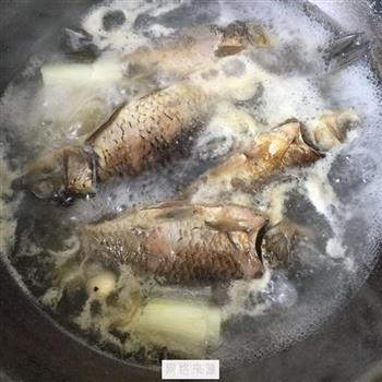 简单鱼汤做法怎么做，简单鱼汤做法怎么做好吃，简单鱼汤做法做法