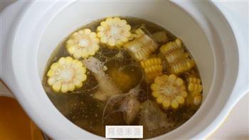 玉米鸭肉汤怎么做，玉米鸭肉汤怎么做好吃，玉米鸭肉汤做法