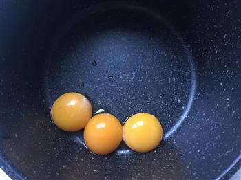 蔓越梅果仁冰淇淋怎么做，蔓越梅果仁冰淇淋怎么做好吃，蔓越梅果仁冰淇淋做法