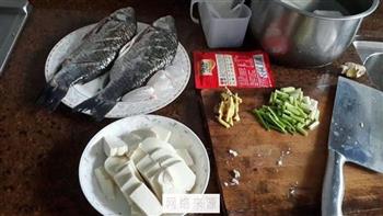 榨菜鲫鱼豆腐汤怎么做，榨菜鲫鱼豆腐汤怎么做好吃，榨菜鲫鱼豆腐汤做法