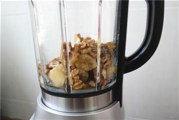 香蕉核桃冰激凌怎么做，香蕉核桃冰激凌怎么做好吃，香蕉核桃冰激凌做法