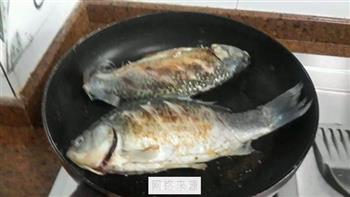 榨菜鲫鱼豆腐汤怎么做，榨菜鲫鱼豆腐汤怎么做好吃，榨菜鲫鱼豆腐汤做法