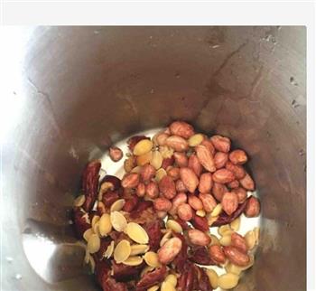 红枣花生杏仁露怎么做，红枣花生杏仁露怎么做好吃，红枣花生杏仁露做法