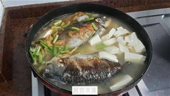 榨菜鲫鱼豆腐汤怎么做，榨菜鲫鱼豆腐汤怎么做好吃，榨菜鲫鱼豆腐汤做法