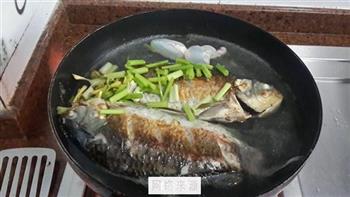 榨菜鲫鱼豆腐汤怎么做，榨菜鲫鱼豆腐汤怎么做好吃，榨菜鲫鱼豆腐汤做法