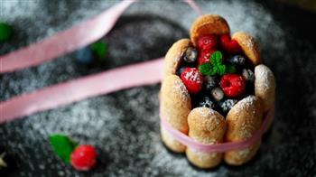 树莓夏洛特怎么做，树莓夏洛特怎么做好吃，树莓夏洛特做法