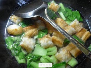 油条青菜汤怎么做，油条青菜汤怎么做好吃，油条青菜汤做法