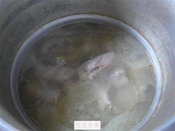 青菜腊鸡腿排骨汤怎么做，青菜腊鸡腿排骨汤怎么做好吃，青菜腊鸡腿排骨汤做法