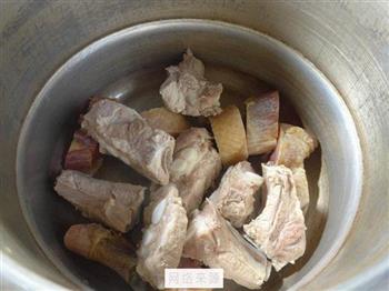 青菜腊鸡腿排骨汤怎么做，青菜腊鸡腿排骨汤怎么做好吃，青菜腊鸡腿排骨汤做法
