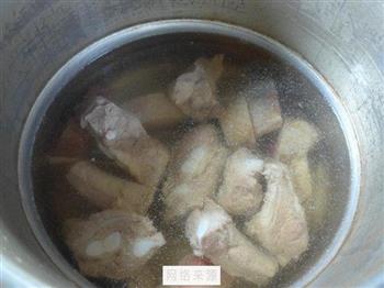 青菜腊鸡腿排骨汤怎么做，青菜腊鸡腿排骨汤怎么做好吃，青菜腊鸡腿排骨汤做法