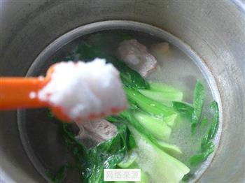 青菜腊鸡腿排骨汤怎么做，青菜腊鸡腿排骨汤怎么做好吃，青菜腊鸡腿排骨汤做法