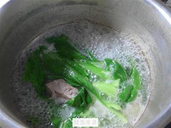 青菜腊鸡腿排骨汤怎么做，青菜腊鸡腿排骨汤怎么做好吃，青菜腊鸡腿排骨汤做法