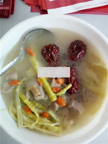 老鸭笋尖枸杞红枣汤怎么做，老鸭笋尖枸杞红枣汤怎么做好吃，老鸭笋尖枸杞红枣汤做法
