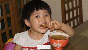 白茅根竹蔗葛根糖水怎么做，白茅根竹蔗葛根糖水怎么做好吃，白茅根竹蔗葛根糖水做法