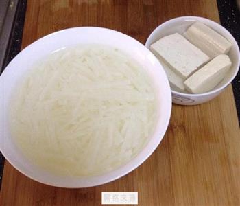 鲫鱼豆腐萝卜汤怎么做，鲫鱼豆腐萝卜汤怎么做好吃，鲫鱼豆腐萝卜汤做法