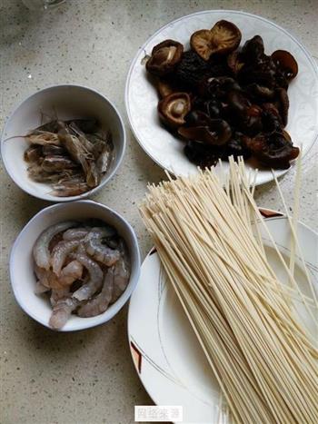 菌菇虾仁汤怎么做，菌菇虾仁汤怎么做好吃，菌菇虾仁汤做法
