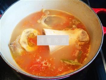 牛骨汤怎么做，牛骨汤怎么做好吃，牛骨汤做法